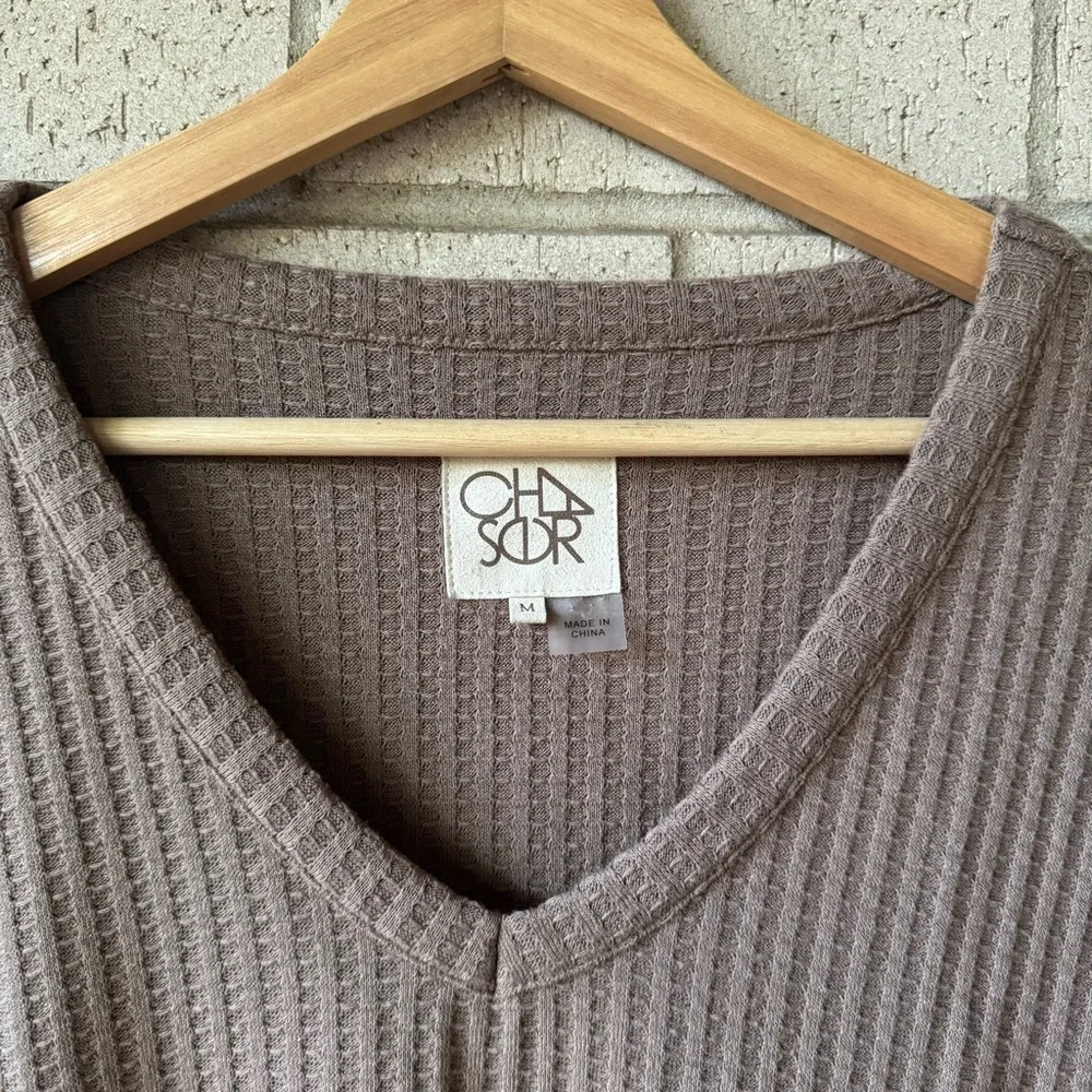Chaser Women’s Tan Taupe Waffle Knit V-Neck Top | Sz Medium - Picture 3 of 6